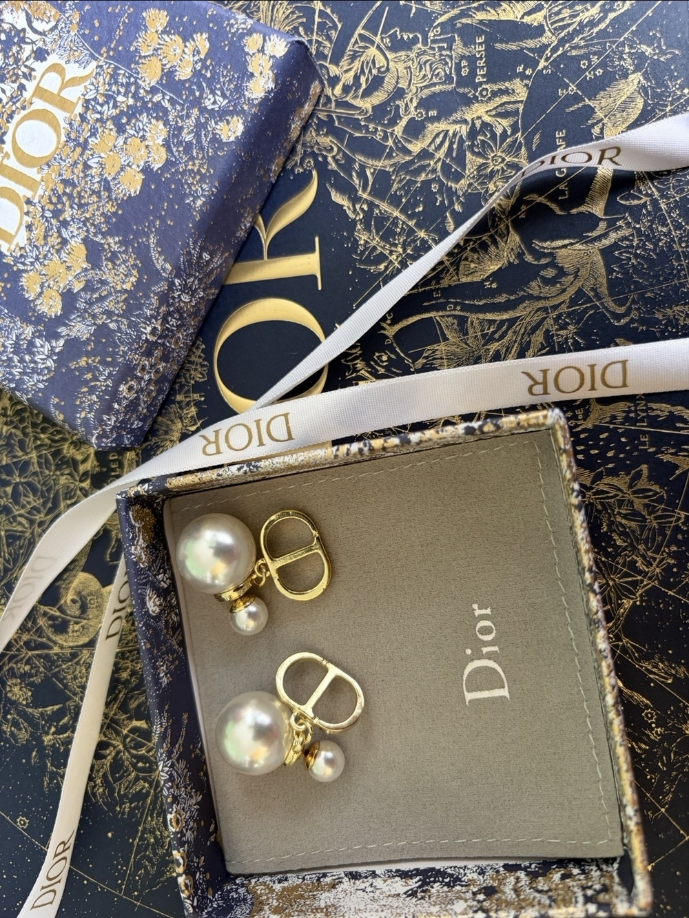 Dior White and Gold Pearl Earrings - Picture 4 of 12